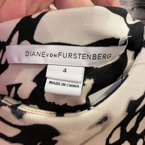 Diane von Furstenberg Silk Knit Patterned Dress US sz 4 - Picture 5 of 10
